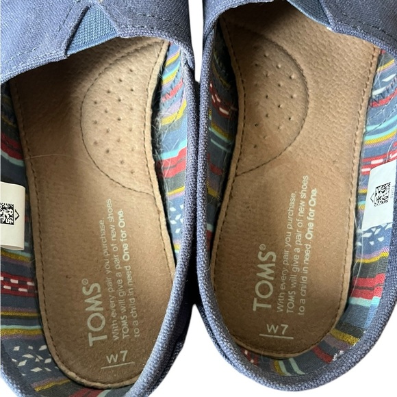 TOMS women’s size 7 Classic Canvas Slip-On Shoes - Navy blue lightweight summer - Picture 3 of 6